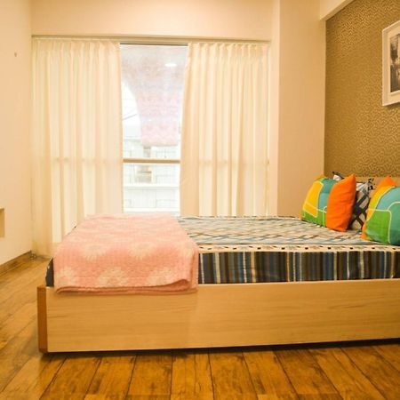 7 Star Weekend Studio At Rajhans Belliza By Global Hospitality Surat Exterior photo